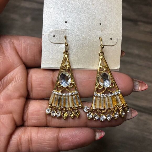 2/$20 Gold and crystal dangle drop earrings - Picture 1 of 4